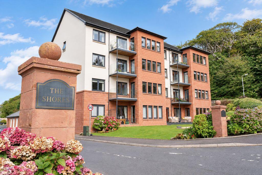 Main image of property: 33 The Shores, Skelmorlie, PA17 5AZ