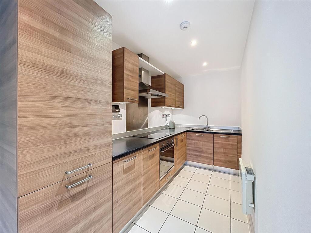 Apartment in Warwick, Emscote - View 2