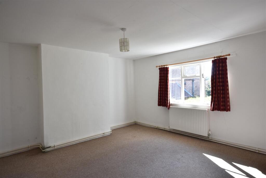House in Newark and Sherwood, Laxton and Moorhouse CP - More