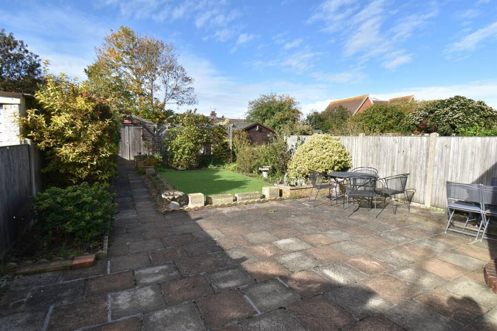 Russell Drive, Swalecliffe, Whitstable photo 2