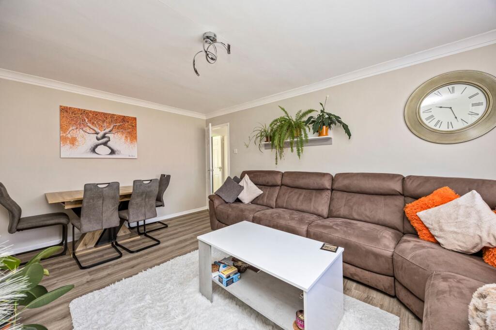 Apartment in Crawley, Ifield - View 4