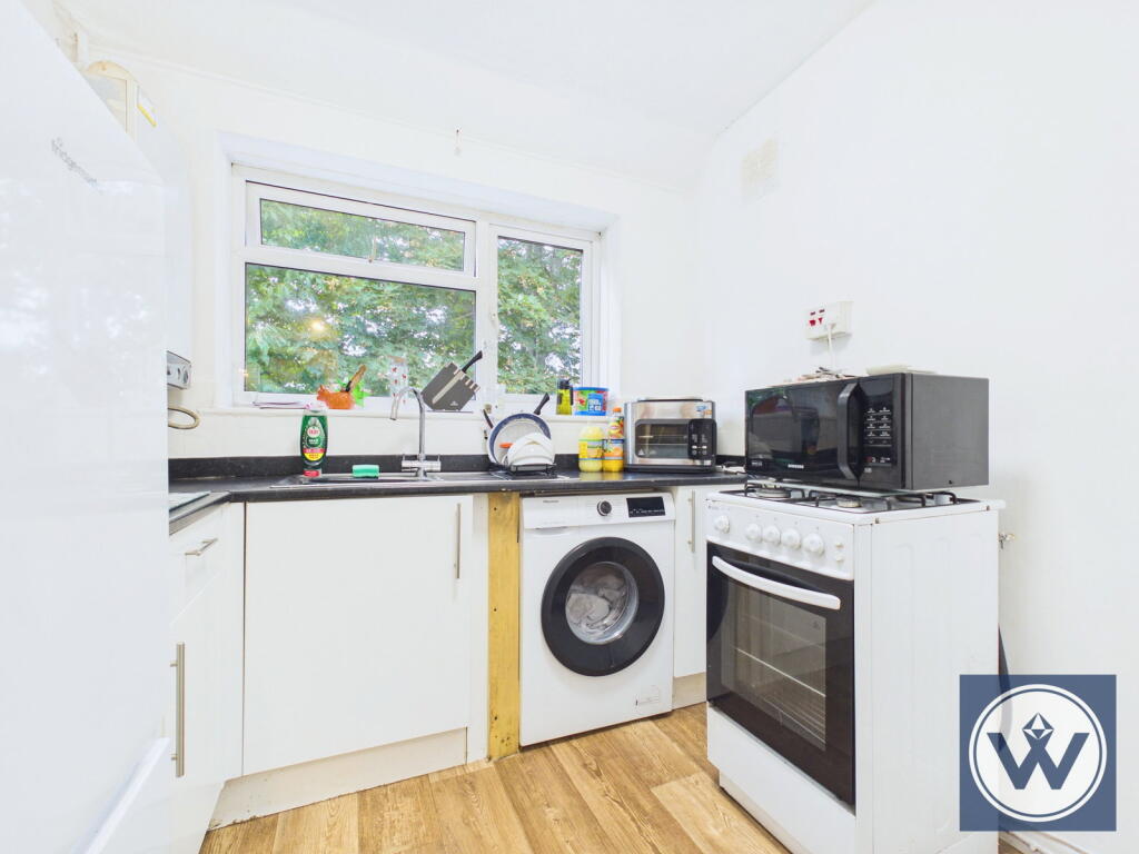 Apartment in Slough - View 5