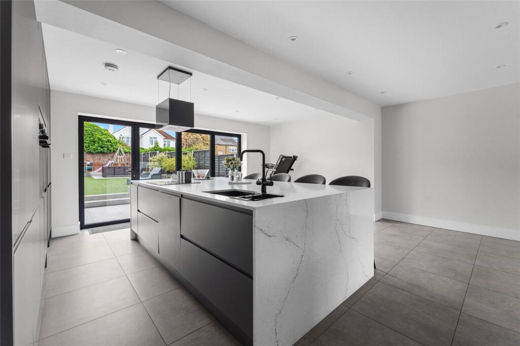 House in Three Rivers, Abbots Langley - View 2