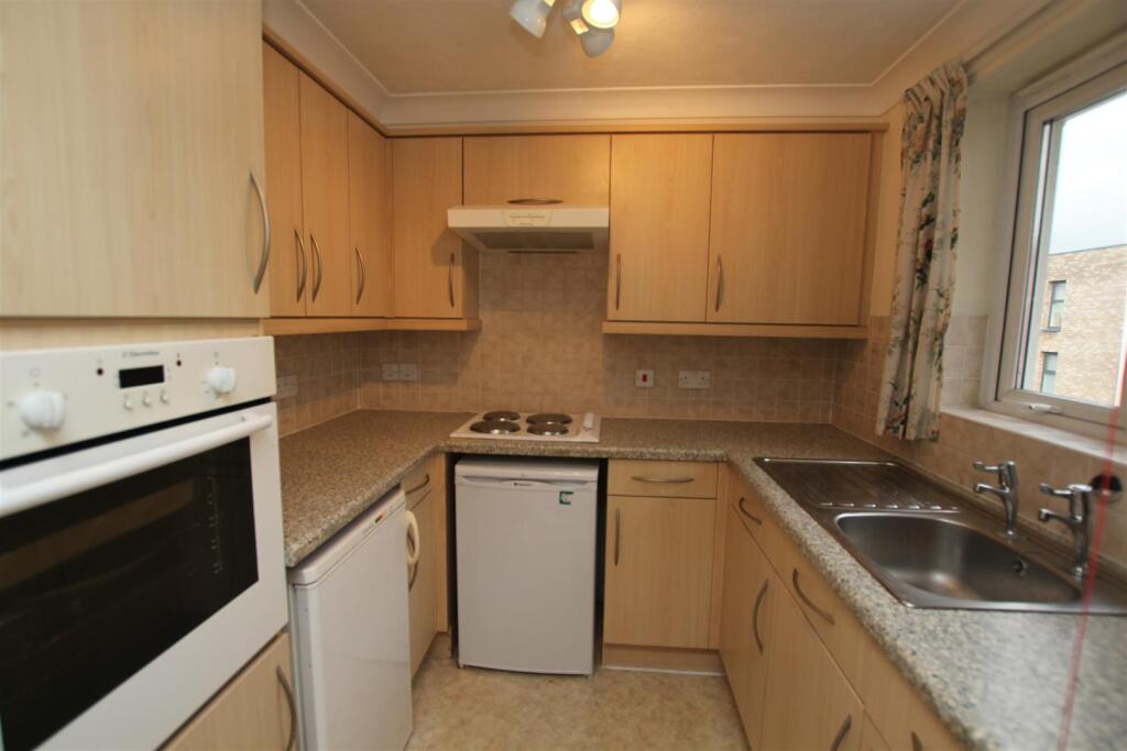 Fairholme Court, Archers Road, Eastleigh photo 3