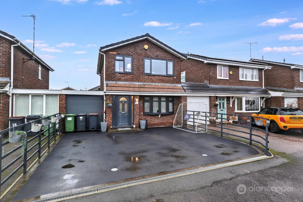 Main image of property: Gainsborough Drive, Bedworth, CV12 8DB