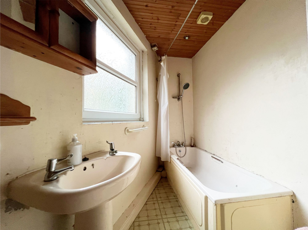 Lower Quarry Road, Huddersfield, HD5 photo 4