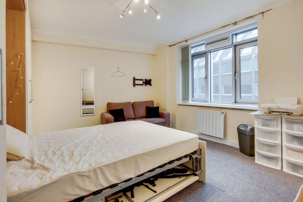 Studio flat for rent