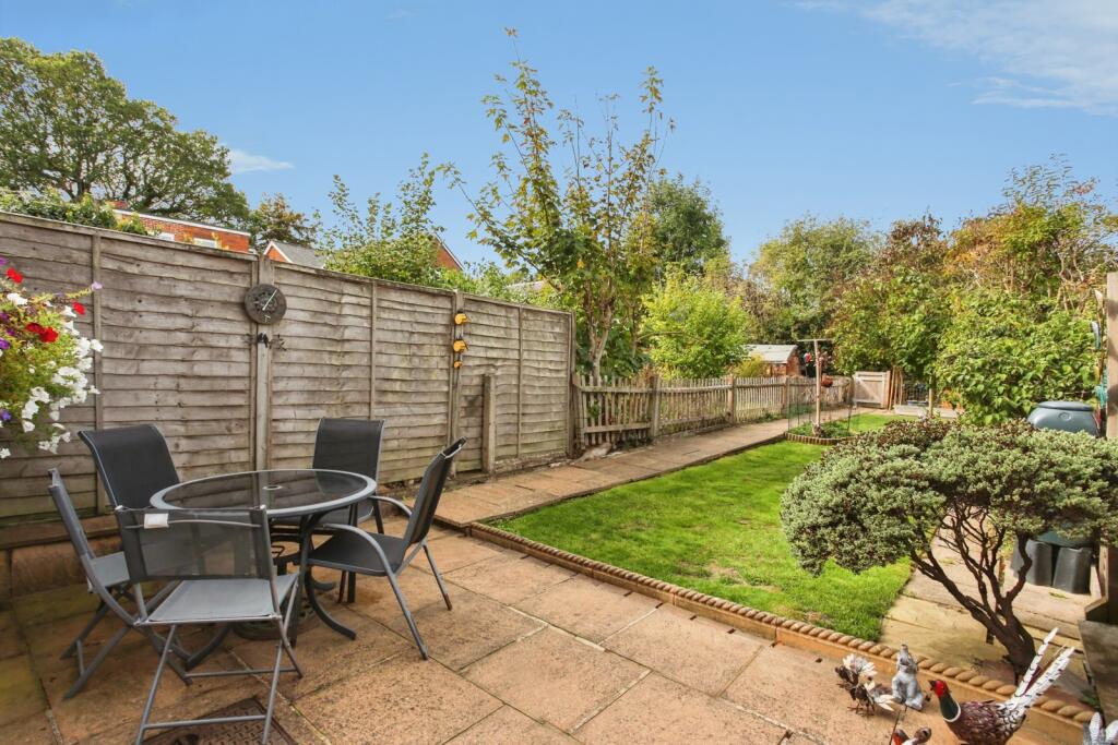 House in Tunbridge Wells, Romford, Pembury - View 3