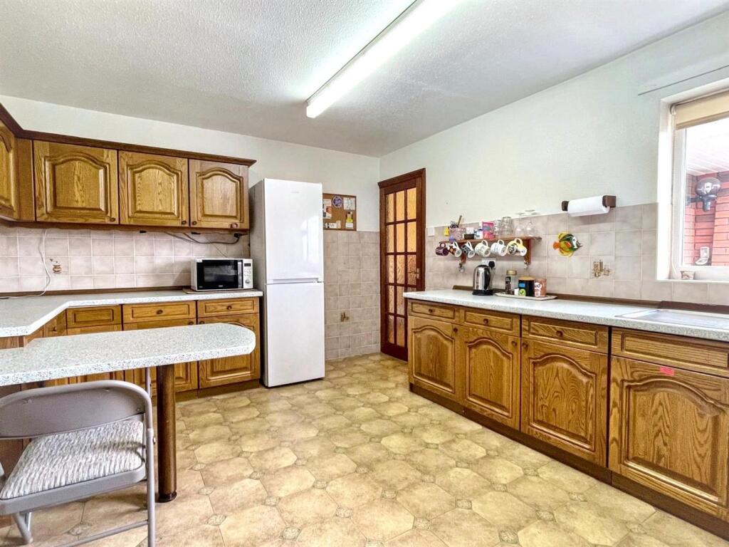 House in Staffordshire Moorlands, Leek - View 5