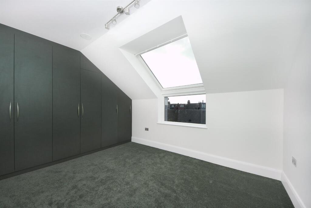 4 bedroom semi-detached house for rent