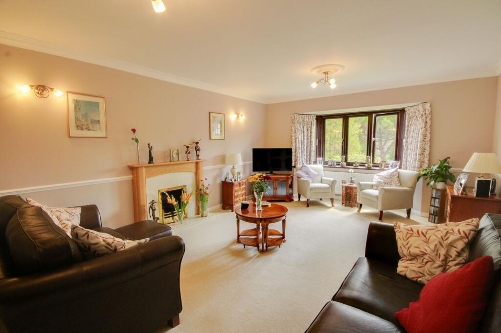 House in Haywards Heath, Lucastes - View 4