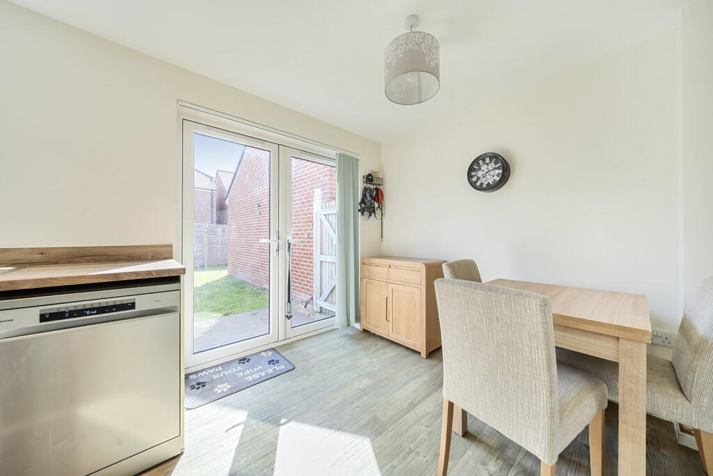 Wyndham Drive, Bramley photo 4