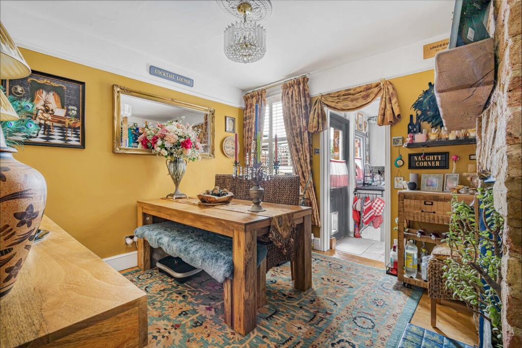 House in Runnymede, Addlestone - More