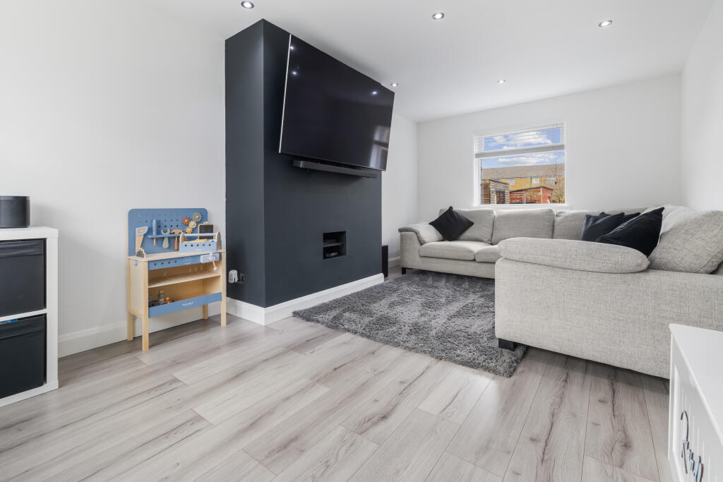 Main image of property: 34 Drumpark Avenue, Bo'ness, EH51