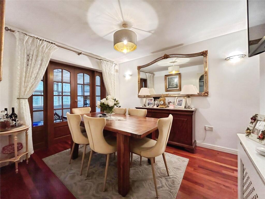 House in Twickenham - More
