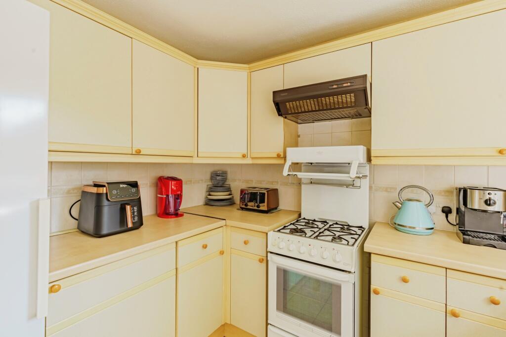 House in Crawley, Southgate - View 6