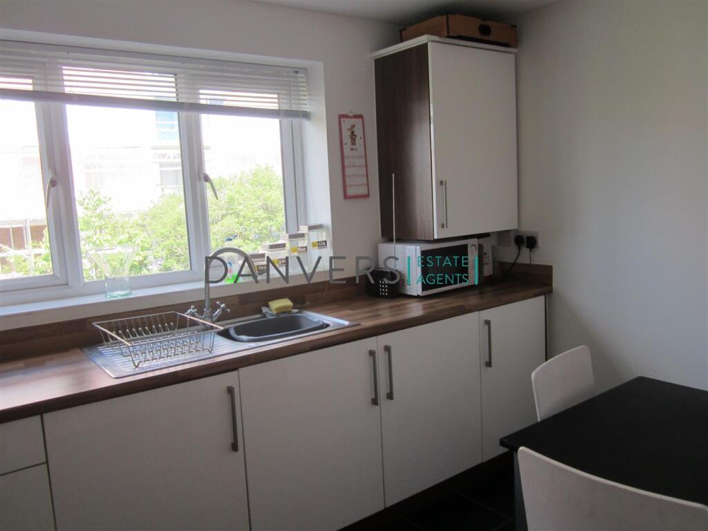 House in Leicester, Bede Island - View 4