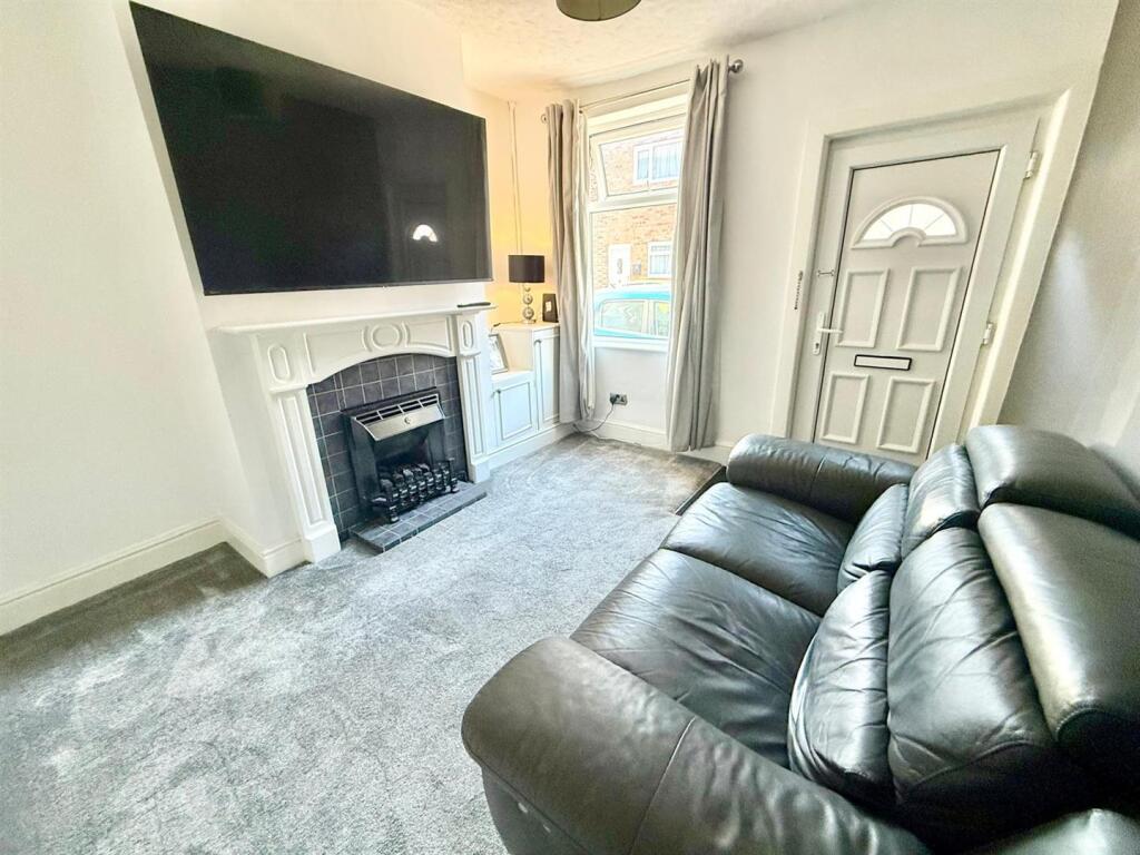 House in Macclesfield, Moss Rose - View 2