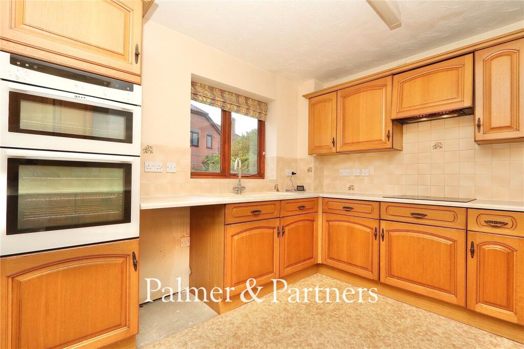 House in East Suffolk, Grange Farm, Kesgrave - View 4