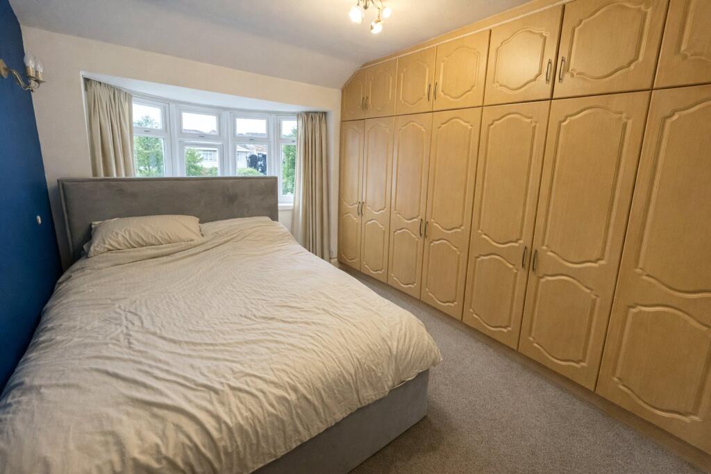 House in Twickenham - More