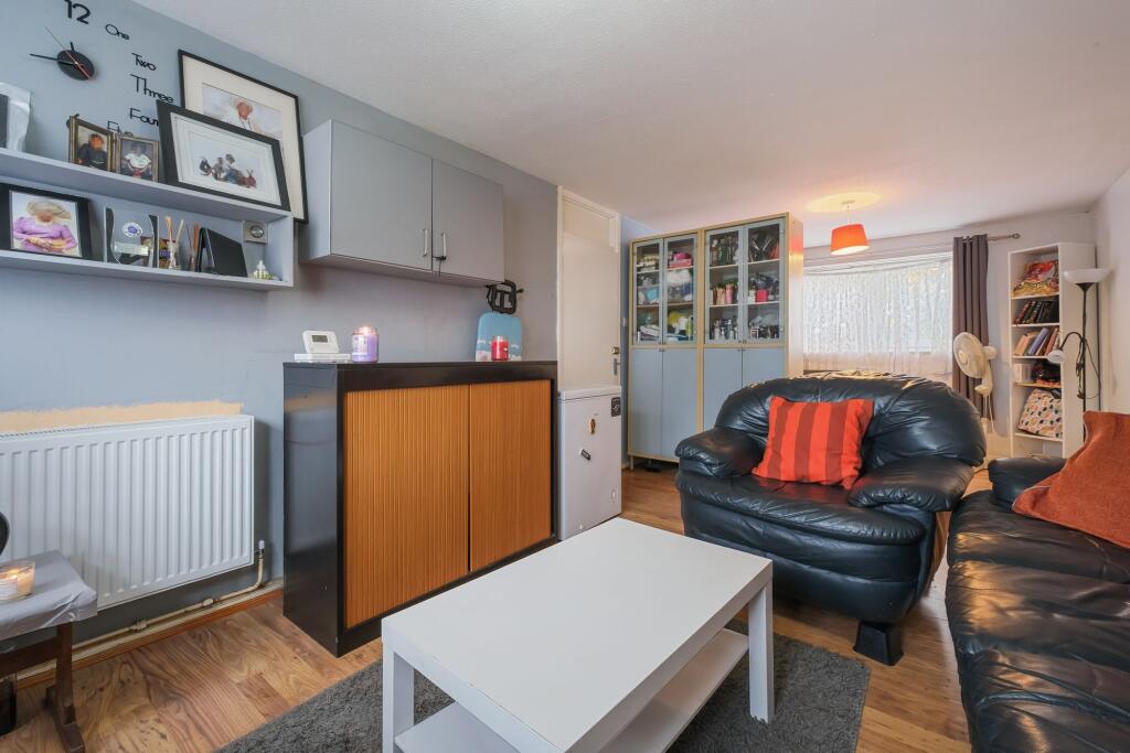 Apartment in London, East Ham - View 3