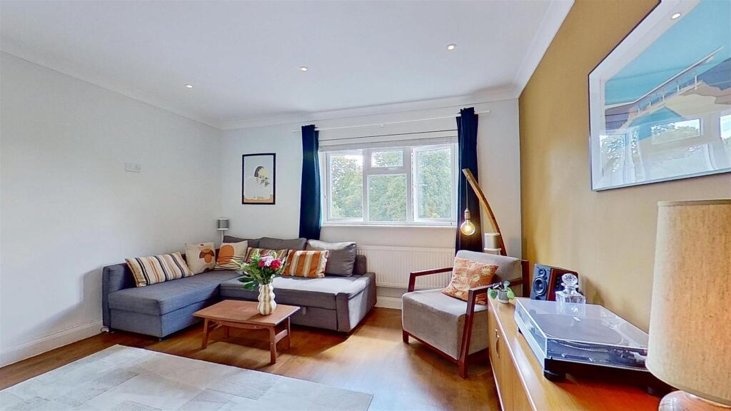 Apartment in London - More