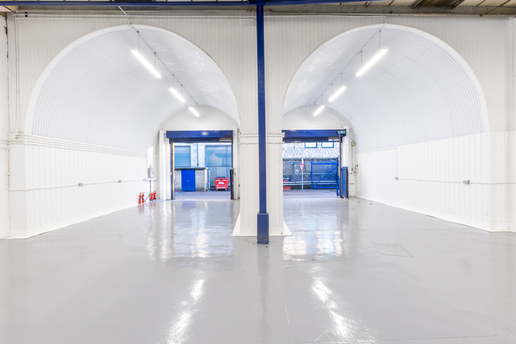 An empty arch with white lining