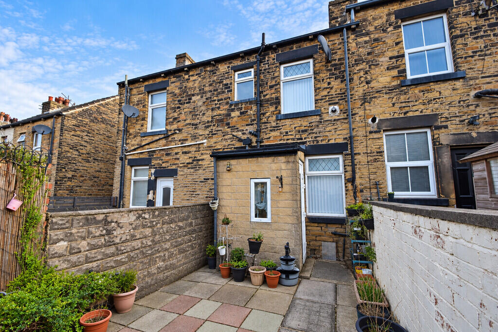 House in Bradford, West Yorkshire - View 4