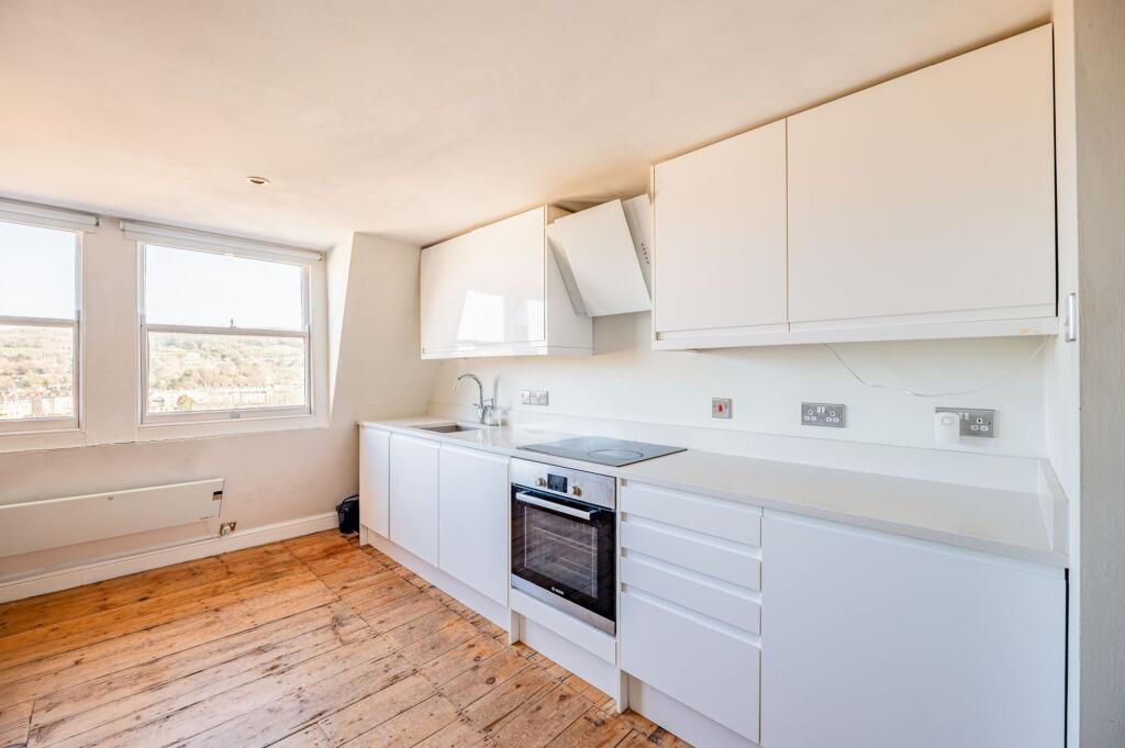Apartment in Bath, Walcot - View 5