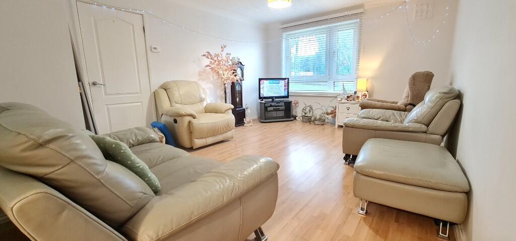 2-bed flat on Guide Price £230,000 - £240,000, Rayleigh, £230,000