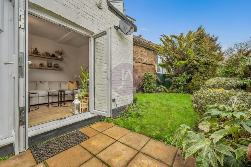 Main image of property: Long Lane, Finchley, London, N3