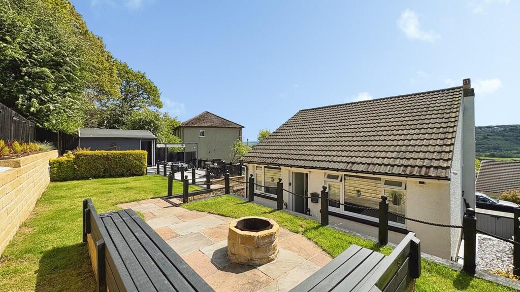 3-bed detached on Southlands Grove West, Riddlesden, £325,000