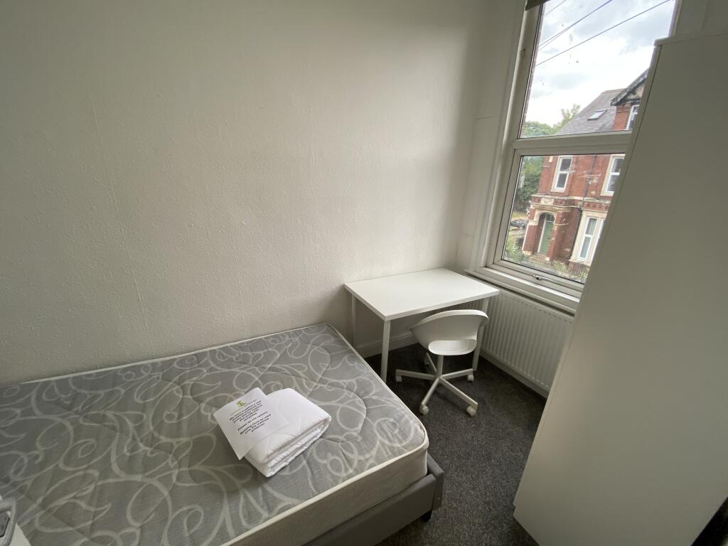 Main image of property: Flat 4, 6 Chestnut Avenue, LS6 1BA