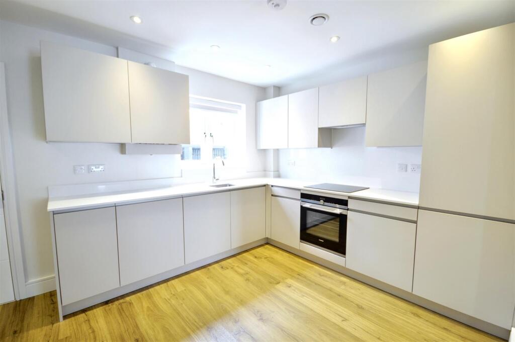 Apartment in Warwick, Lillington, Royal Leamington Spa - More