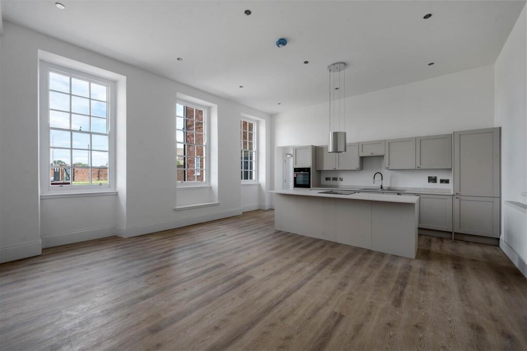 Main Street, Ollerton - View 4
