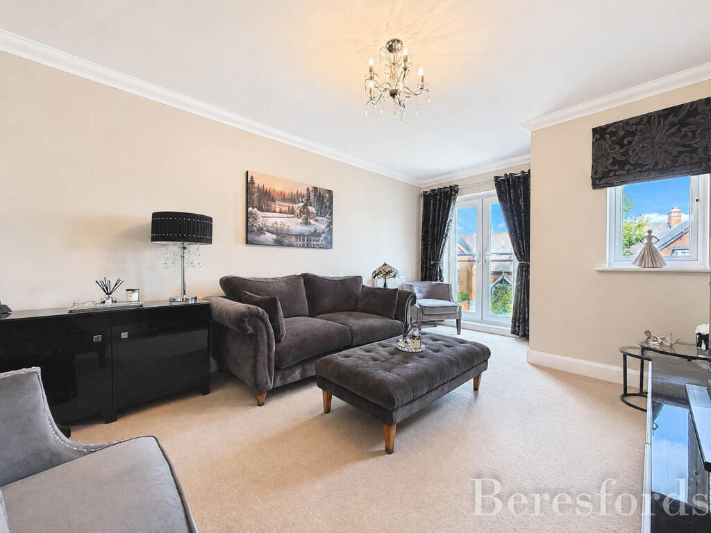 House in London, Gidea Park - View 5
