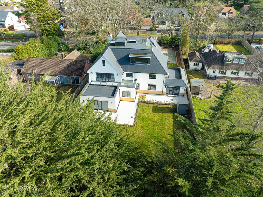 14 Golf Links Road, Ferndown