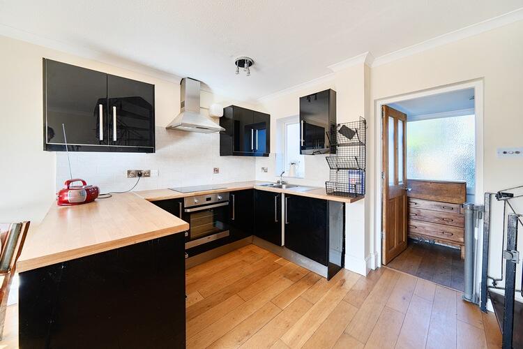 Somerset Close, Walton-on-Thames, Surrey, KT12 photo 3