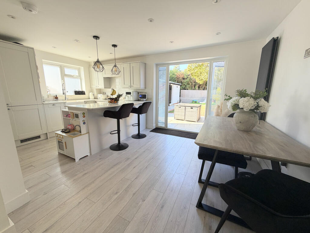 House in Surrey Heath, Windlesham - More