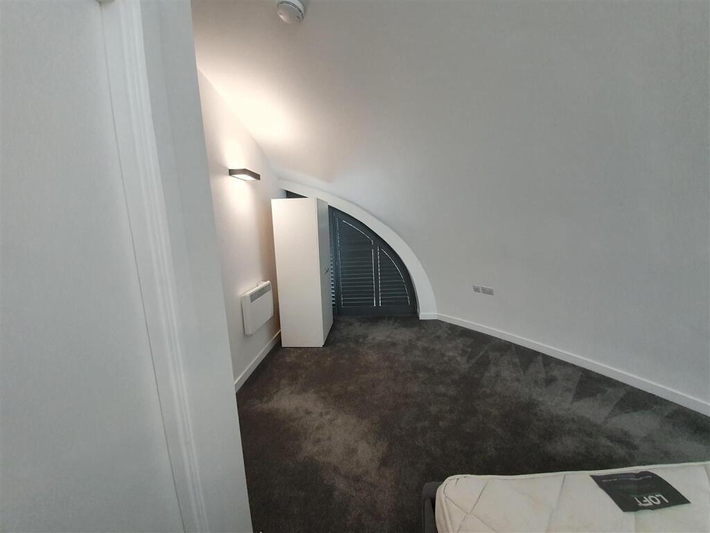 Apartment in Bradford - More