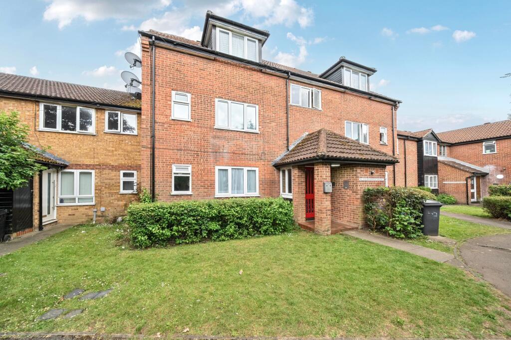 2-bed flat on Springwood Crescent, Edgware, HA8, £215,000