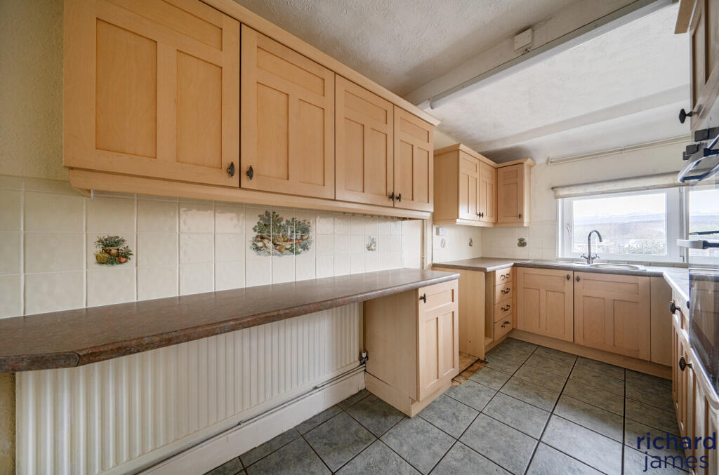 Newburn Crescent, Kingshill, Swindon, SN1 photo 3