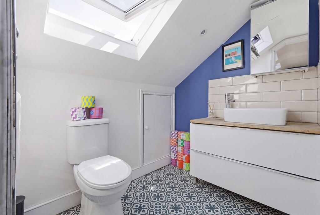 Apartment in London, Leyton - More