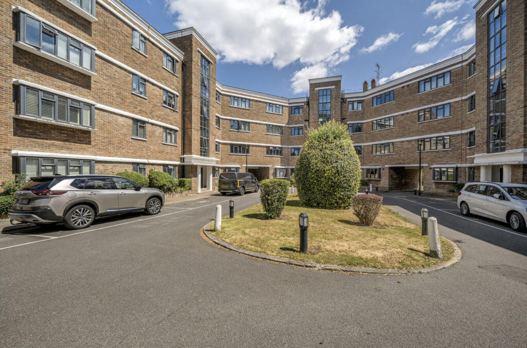Main image of property: Victoria Court, Kingsbridge Avenue, Acton W3