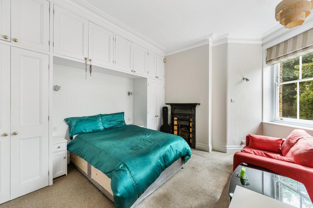 Apartment in London - More