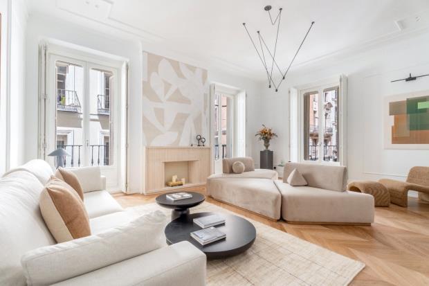 Main image of property: Nueve Balcones En Esquina Y Fachada Clásica En Justicia, Justicia, Madrid