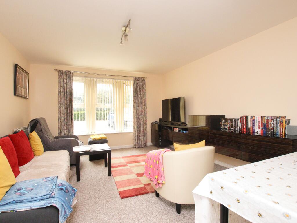 Clos Springfield, Talbot Green, CF728FE photo 2