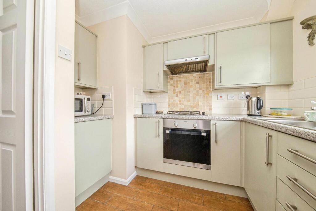 Apartment in East Suffolk, Felixstowe - View 4