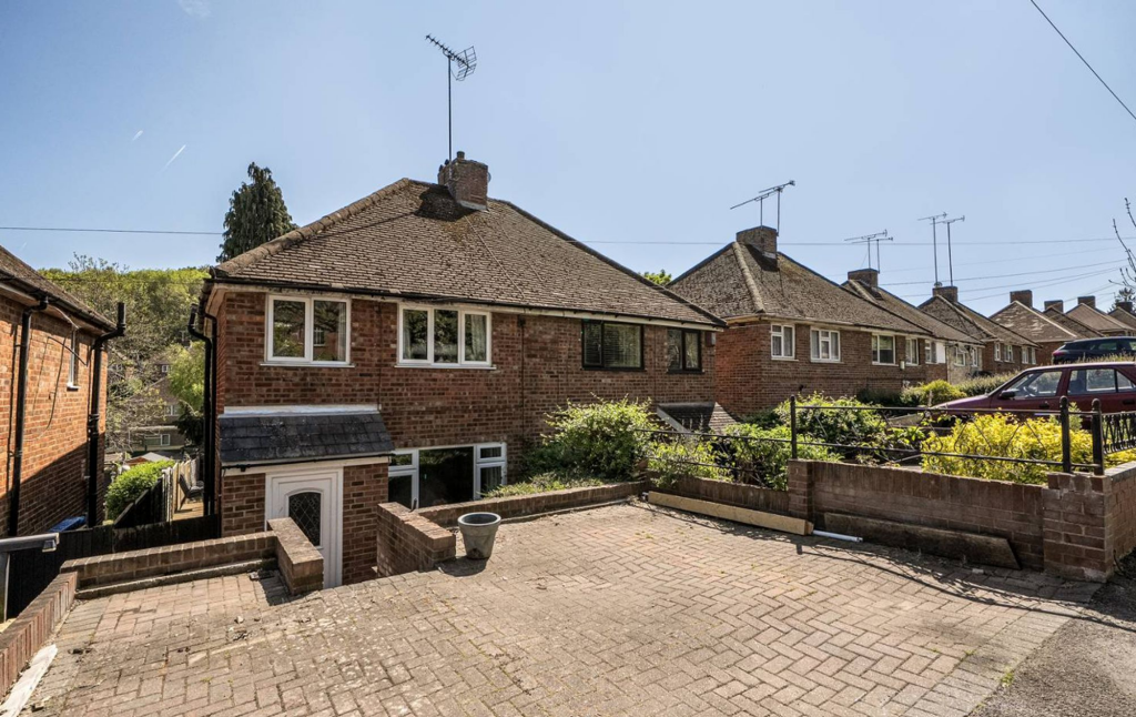 Main image of property: Kentwood Hill, Tilehurst, RG31