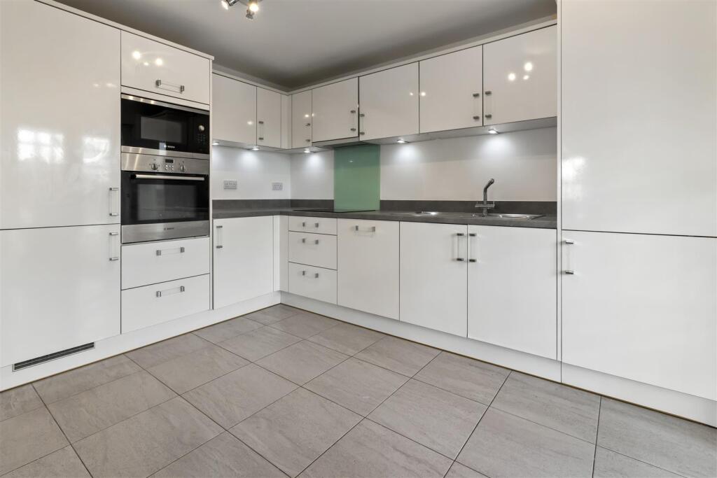 Apartment in Worthing, West Sussex - View 4